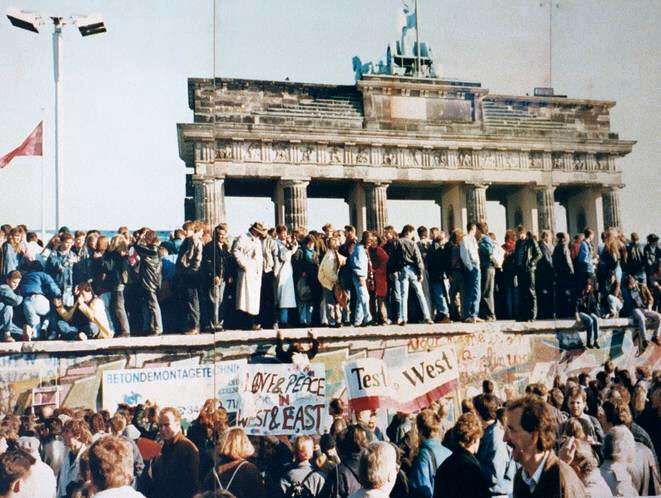 NOI RAGAZZI A 25 ANNI DALLA CADUTA DEL MURO DI BERLINO