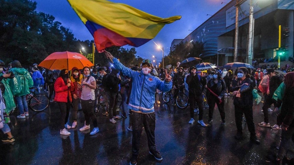 Scontri e proteste, la Colombia si veste di paura